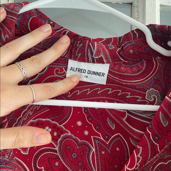 Silky red pullover - Picture 2 of 2